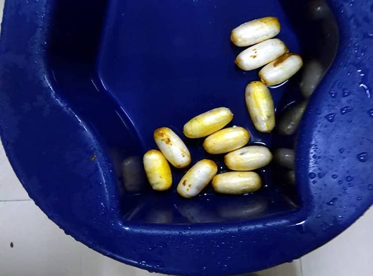 13 कंडोम में भरकर गुप्तांग में छुपा रखी थी कोकेन, तस्कर गिरफ्तार