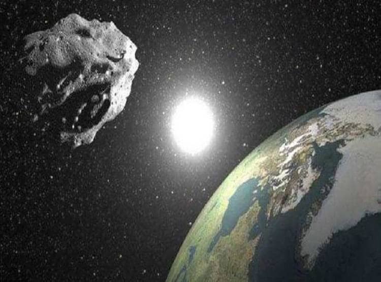 धरती की तरफ बढ़ रहा एवरेस्ट से बड़ा उल्का पिंड, होगी टक्कर?