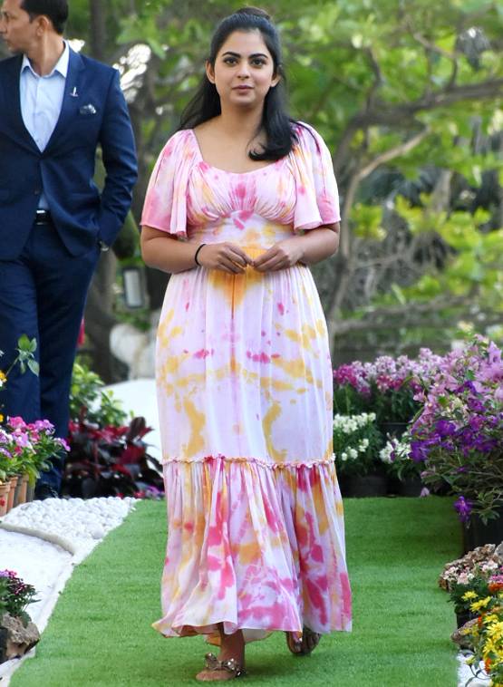 ईशा अंबानी की होली पार्टी, पति निक संग दिखीं प्रियंका की रोमांटिक केमिस्ट्री