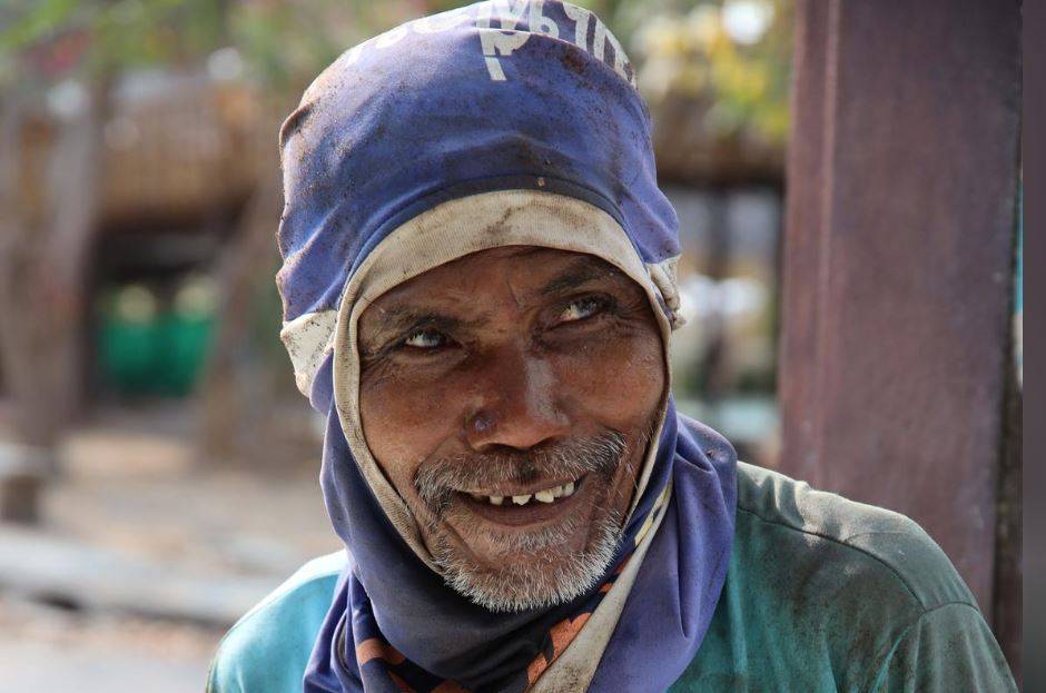 दुनिया में फैला कोरोना, चमगादड़ की गुफा में जा रहे इस देश के लोग