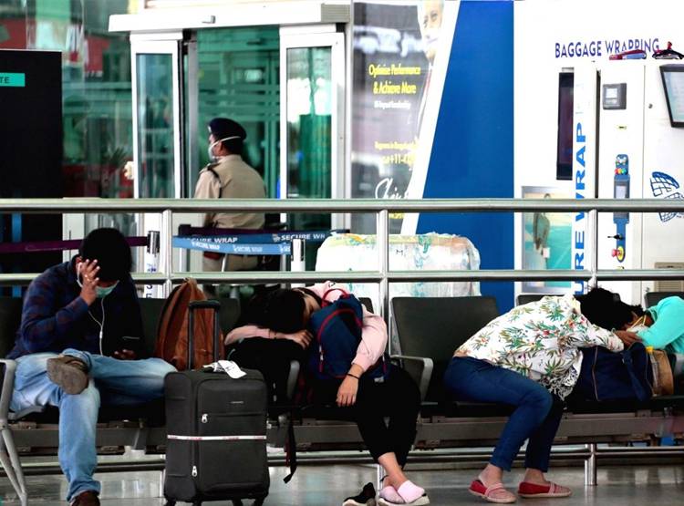 स्पेन से आकर दुबई में फंसे भारतीय, वीडियो बनाकर लगाई बचाने की गुहार