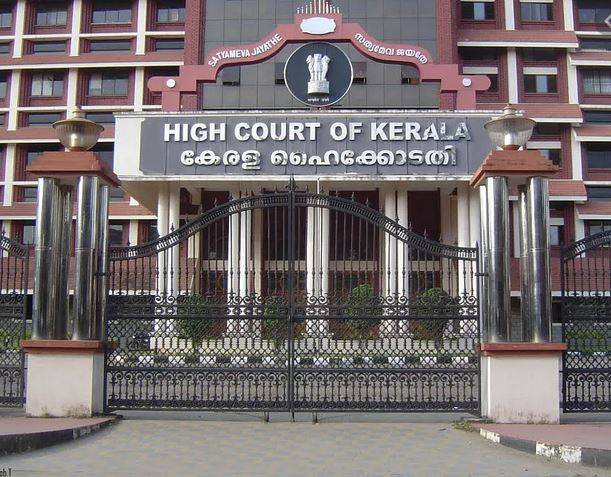 कोरोना के बीच शख्स ने की शराब की होम डिलेवरी की मांग, कोर्ट ने लगाया जुर्माना