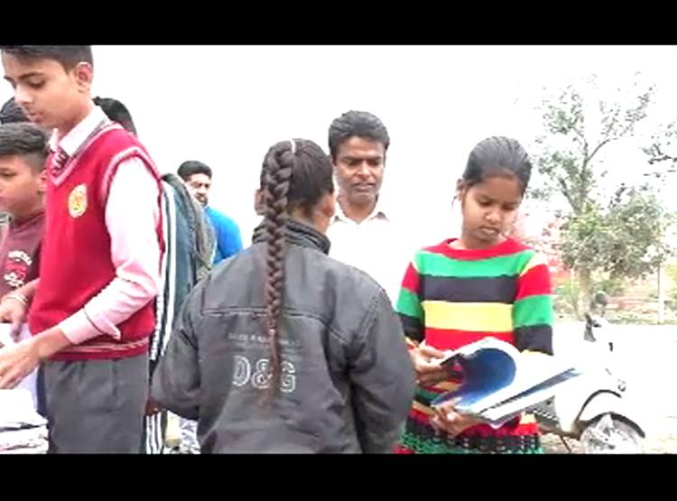 यहां लगता है क‍िताबों का 'लंगर', फ्री में म‍िलती हैं कोर्स की क‍िताबें