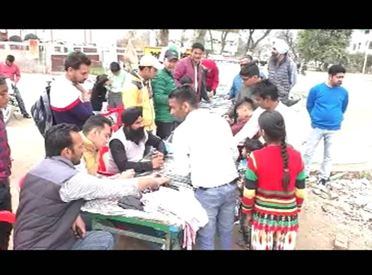 यहां लगता है क‍िताबों का 'लंगर', फ्री में म‍िलती हैं कोर्स की क‍िताबें