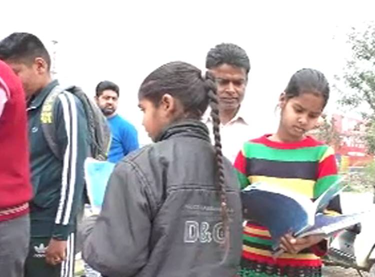 यहां लगता है क‍िताबों का 'लंगर', फ्री में म‍िलती हैं कोर्स की क‍िताबें