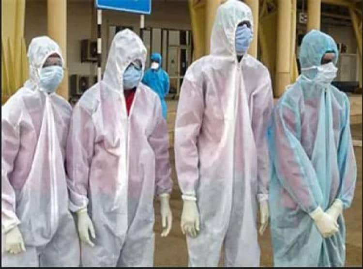 कोरोना के डर से गांव में एंट्री पर रोक, पेड़ पर क्वारंटाइन कर रहे 7 युवक