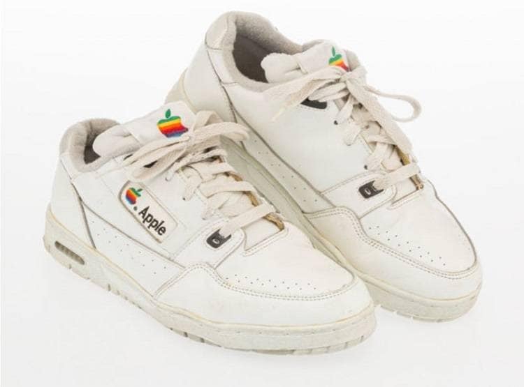 क्या कभी देखा है Apple का जूता, कीमत जानकर रह जाएंगे हैरान