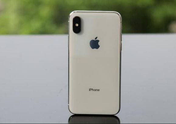 क्या कभी देखा है Apple का जूता, कीमत जानकर रह जाएंगे हैरान