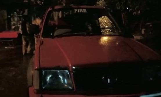 तेज बारिश में आसमान से कुछ गिरा, आग का गोला बना, और लगी भयंकर आग!