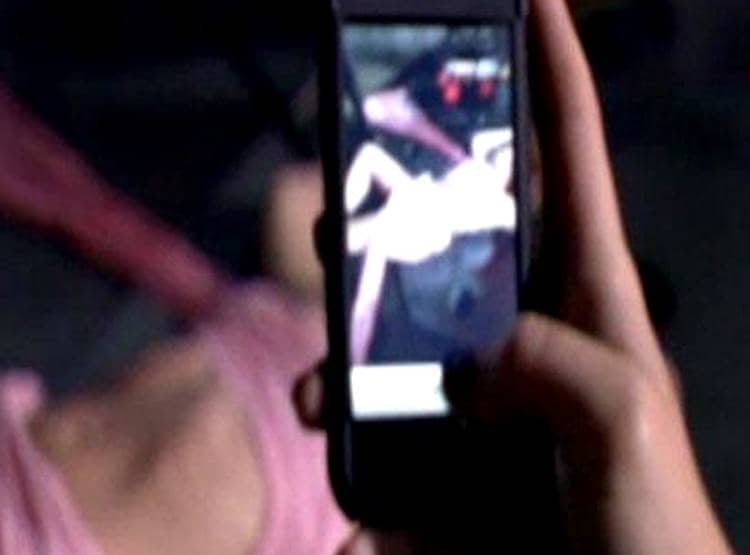 नाबाल‍िग से गैंगरेप की फोटो सोशल मीड‍िया पर वायरल, पुलिस में हड़कंप