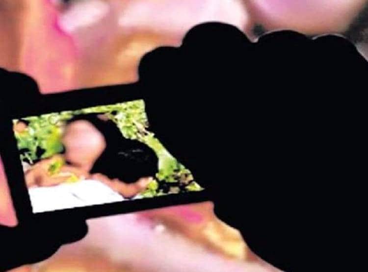 नाबाल‍िग से गैंगरेप की फोटो सोशल मीड‍िया पर वायरल, पुलिस में हड़कंप