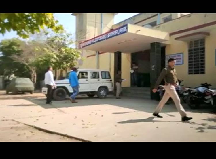 युवती को 1 महीने तक नशे में रख गैंगरेप, वीड‍ियो बनाकर क‍िया ब्लैकमेल