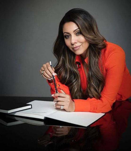 लॉकडाउन में बेटी सुहाना से मेकअप टिप्स ले रही हैं गौरी, शेयर की फोटोज