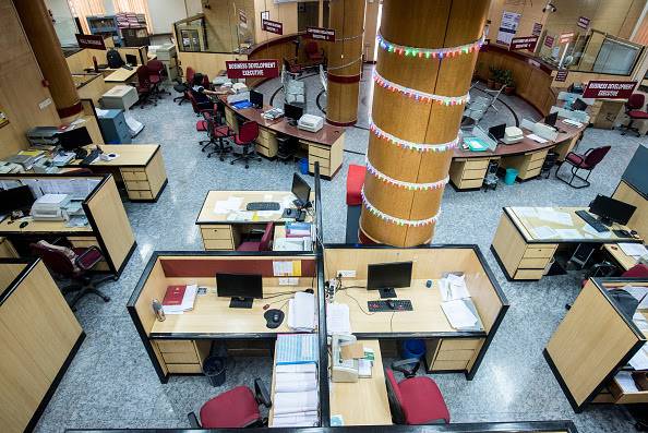 कोरोना से बिजनेस को बड़ा नुकसान, कारोबारियों को स्पेशल लोन देगा SBI