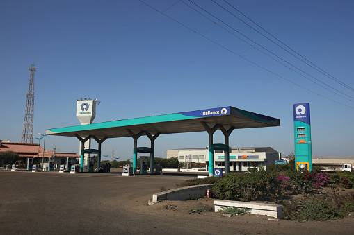 ऐसा गिरा शेयर बाजार, मुकेश अंबानी से छिन गया नंबर-1 का ताज