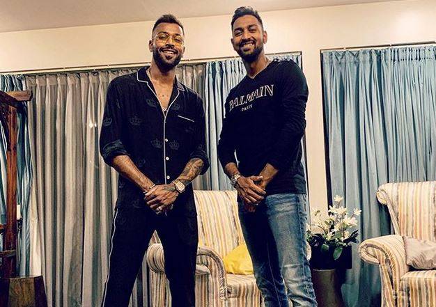 हार्दिक ने भाई को खिलाया इनविजिबल केक, कोरोना के बीच ऐसे मनाया बर्थडे