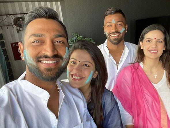 हार्दिक ने भाई को खिलाया इनविजिबल केक, कोरोना के बीच ऐसे मनाया बर्थडे