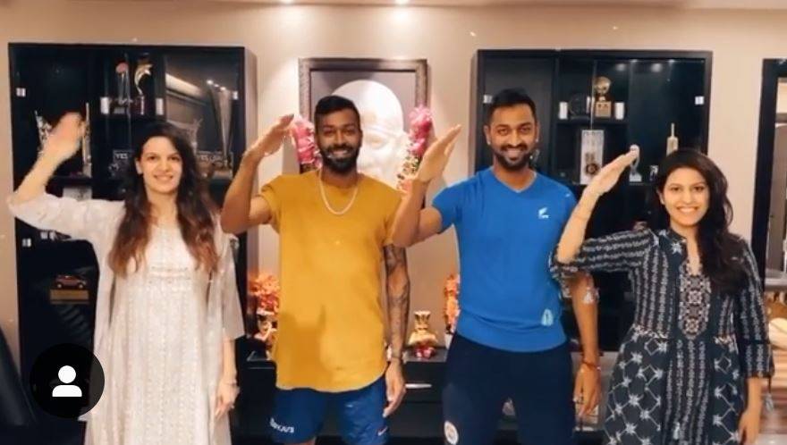 हार्दिक ने भाई को खिलाया इनविजिबल केक, कोरोना के बीच ऐसे मनाया बर्थडे