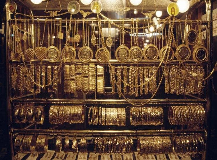 बेलगाम भाग रहा है सोना, क्या 50 हजार को टच करके मानेगा?