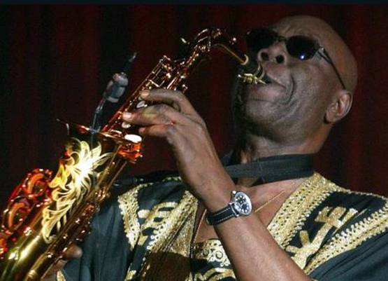 कोरोना वायरस की वजह से इन मशहूर सितारों ने कहा दुनिया को अलविदा