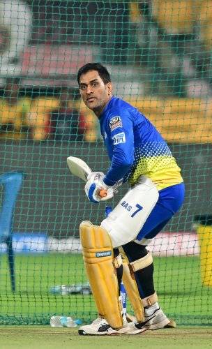 IPL से पहले जमकर पसीना बहा रहे धोनी, CSK ने शेयर किया VIDEO