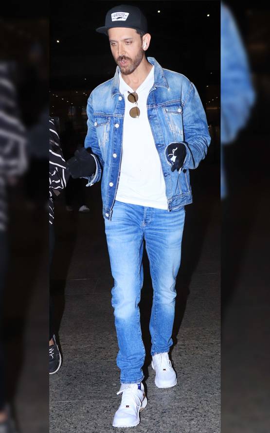 कोरोना इफेक्ट: ऋतिक रोशन ने पहने ग्लव्स, अनुपम ने किया नमस्ते