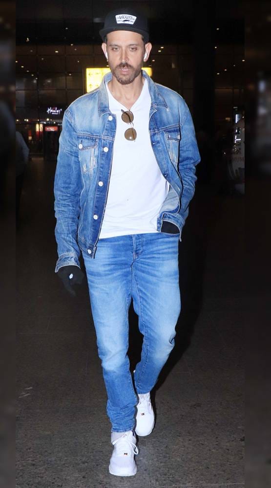 कोरोना इफेक्ट: ऋतिक रोशन ने पहने ग्लव्स, अनुपम ने किया नमस्ते