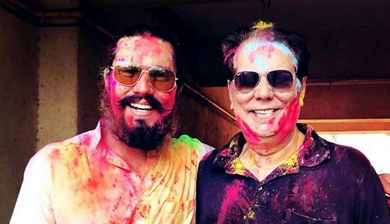 होली पर मीरा हुईं रोमांटिक, करीना पर चढ़ा गुलाबी रंग, देखें सेलिब्रेशन