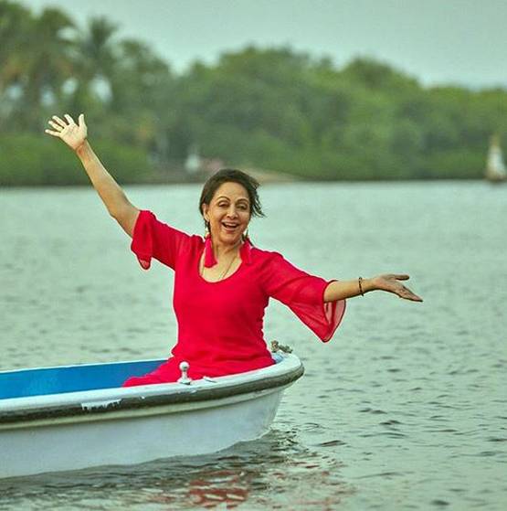 कपिल शर्मा शो: जब धर्मेंद्र से बात करते करते हेमा लेने लगी थीं खर्राटे