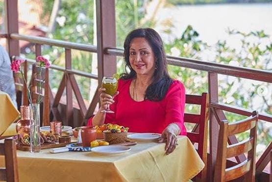 कपिल शर्मा शो: जब धर्मेंद्र से बात करते करते हेमा लेने लगी थीं खर्राटे