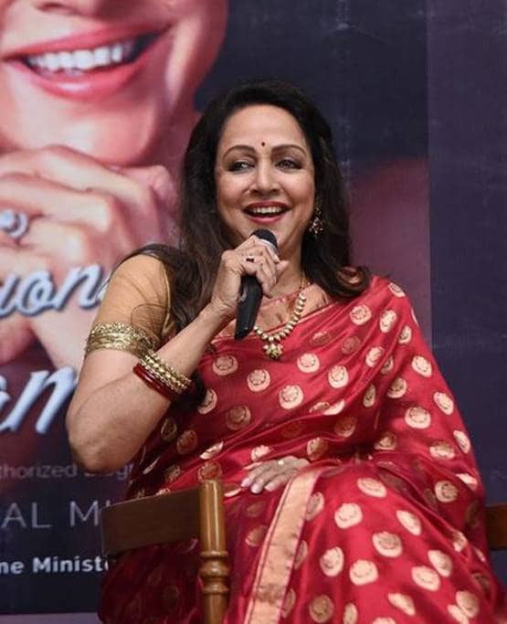 कपिल शर्मा शो: जब धर्मेंद्र से बात करते करते हेमा लेने लगी थीं खर्राटे