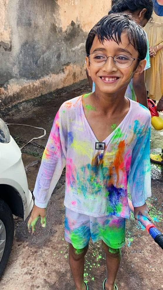 होली पर मीरा हुईं रोमांटिक, करीना पर चढ़ा गुलाबी रंग, देखें सेलिब्रेशन