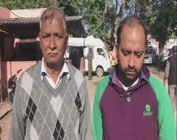 प्रेमी के दरवाजे पर स‍िर पटककर प्रेम‍िका दे रही थी धमकी, फ‍िर...