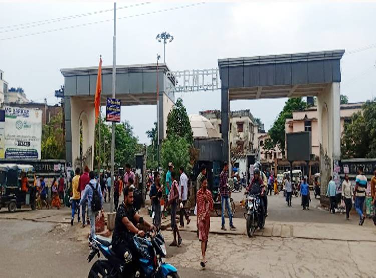 हॉस्पिटल से कोरोना वायरस का मरीज फरार, गली-गली खोज रही पुलिस