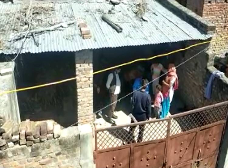 श्मशान से लाश का हाथ काटकर लाया पति, बोला- इसे पका दो, पत्नी हुई बेहोश