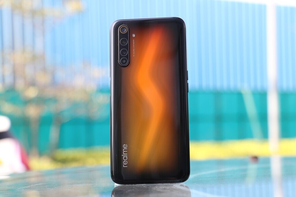 Realme की सेल में सस्ते मिल रहे हैं ये स्मार्टफोन्स, देखें लिस्ट