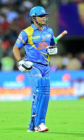 इरफान ने जड़े ऐसे छक्के, आसमान की तरफ देखते रह गए सचिन