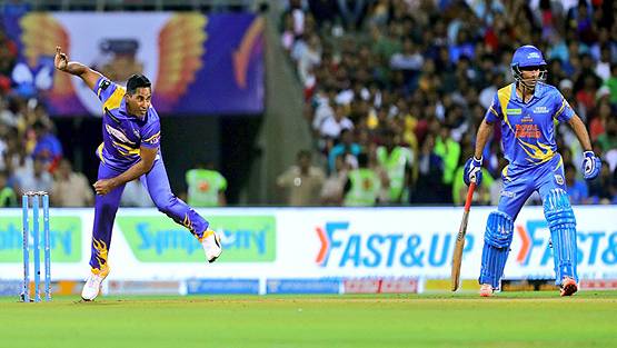 इरफान ने जड़े ऐसे छक्के, आसमान की तरफ देखते रह गए सचिन