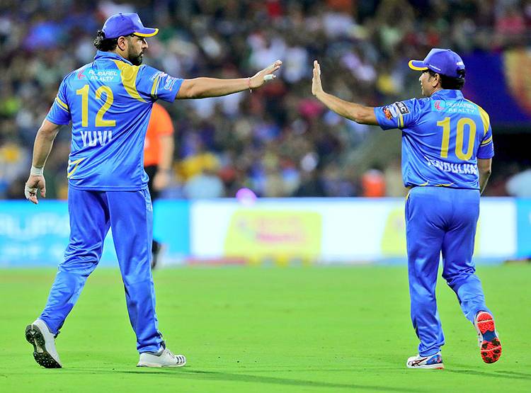 इरफान ने जड़े ऐसे छक्के, आसमान की तरफ देखते रह गए सचिन