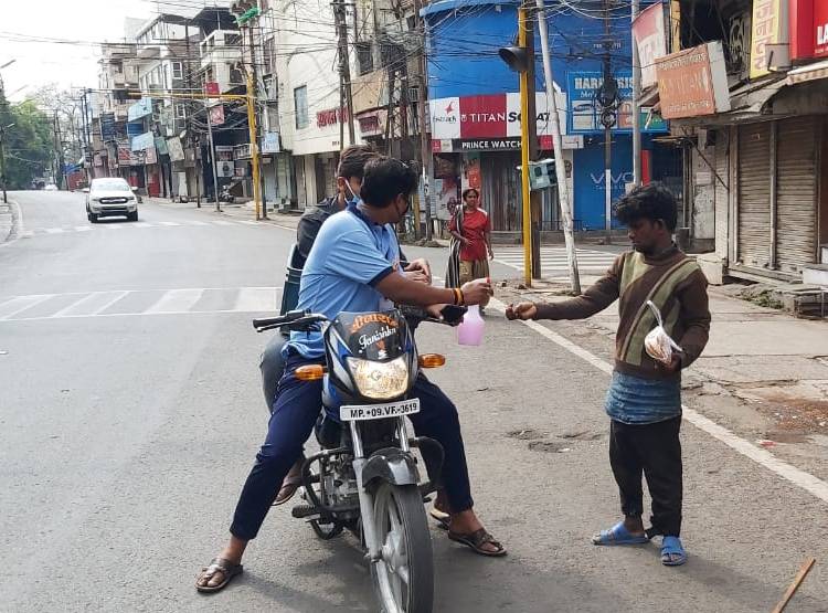 इंदौर में देश का सबसे कड़ा लॉकडाउन शुरू, इस वजह से लिया फैसला