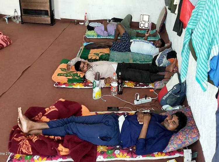 कोरोनाः ईरान में फंसे 65 भारतीयों की गुहार, अब तो हमें निकालो सरकार