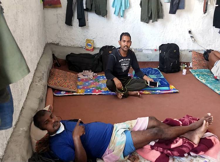 कोरोनाः ईरान में फंसे 65 भारतीयों की गुहार, अब तो हमें निकालो सरकार