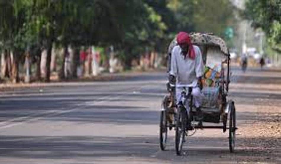 कोरोना का कहर: 'घर में दाना नहीं, कमाने के लिए काम नहीं'