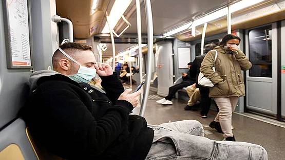 कोरोना: चीन में 4 फीट दूर से बाल काट रहे हैं नाई, ये दिया नाम