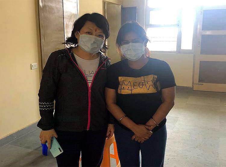 कोरोनाः दिल्ली के क्वारंटीन सेंटर में ऐसे मनाई गई होली, देखिए तस्वीरें