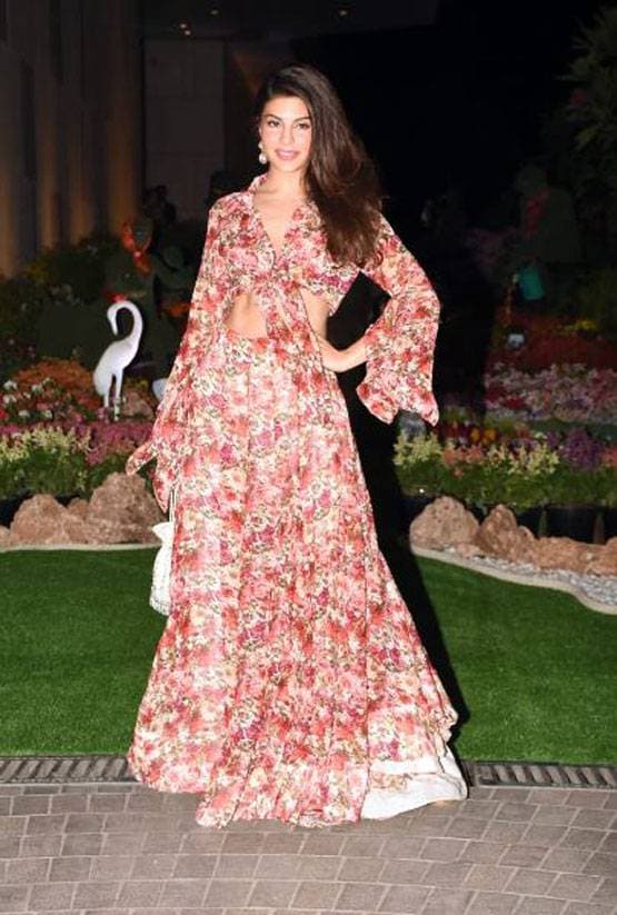 होली मनाने इस अंदाज में पहुंचे प्रियंका-निक, ये सेलेब्स भी हुए शामिल