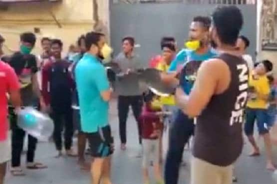 थाली बजाने के जोश में तोड़ा जनता कर्फ्यू, जुलूस में सड़कों पर उतरे लोग