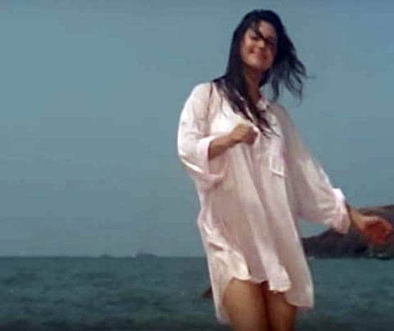 समंदर किनारे सिर्फ शर्ट में नजर आईं थी जूही, एक्ट्रेस ने सुनाया किस्सा