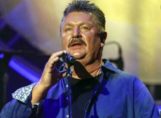 कोरोना वायरस की वजह से इन मशहूर सितारों ने कहा दुनिया को अलविदा