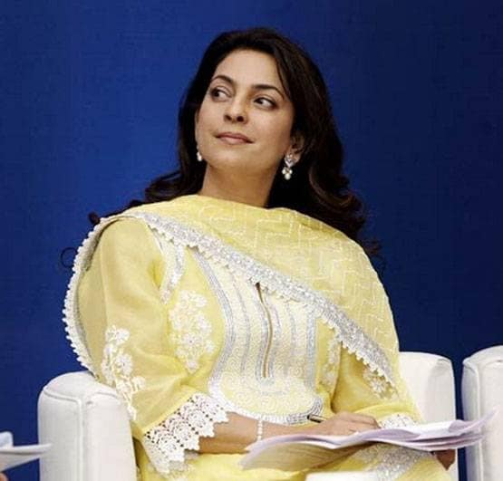 समंदर किनारे सिर्फ शर्ट में नजर आईं थी जूही, एक्ट्रेस ने सुनाया किस्सा